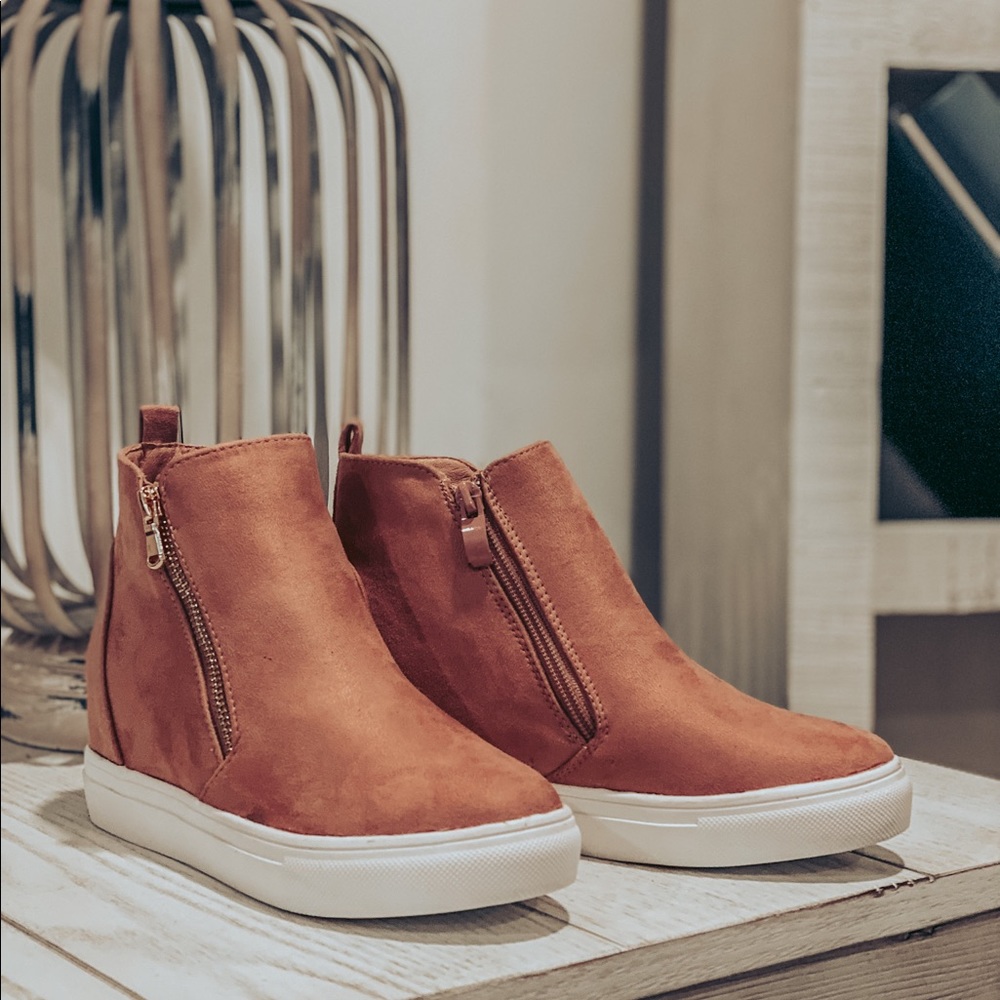 Brand New Women’s La Sheelah Zip Shoes Size 6.5